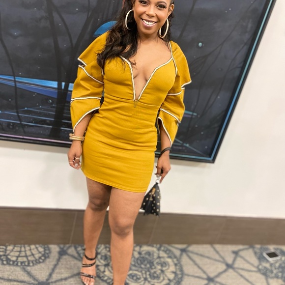 Got many compliments on this dress. wore once, best Fashionova purchase to date - Picture 3 of 3